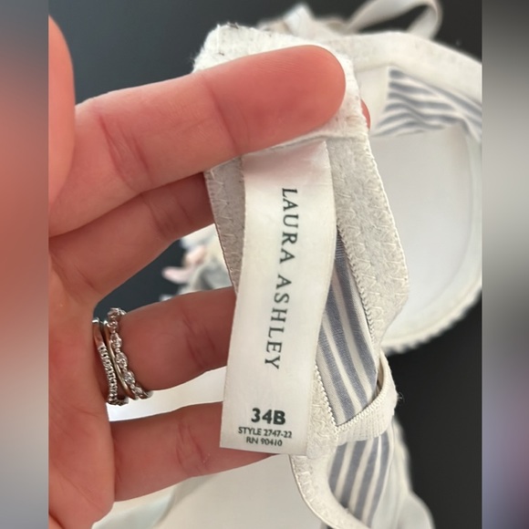 34B Bra - Picture 3 of 3